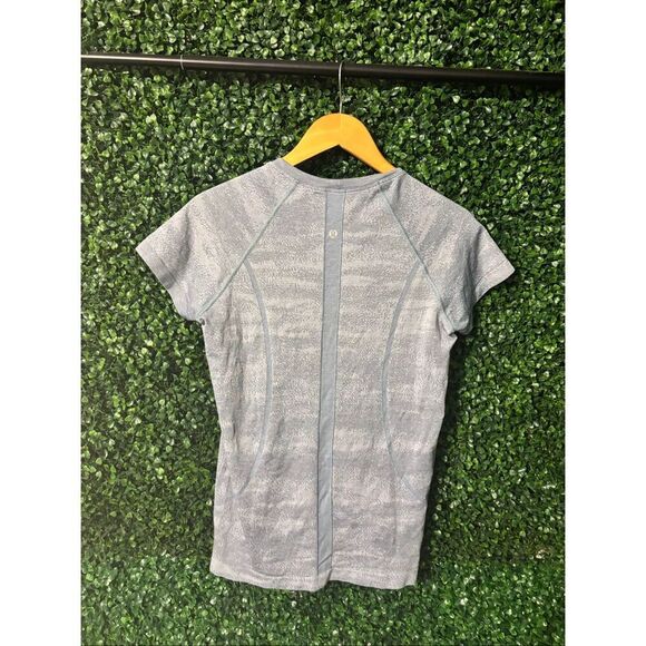 Lululemon Swiftly Tech Size 10 Short Sleeve - Picture 3 of 4